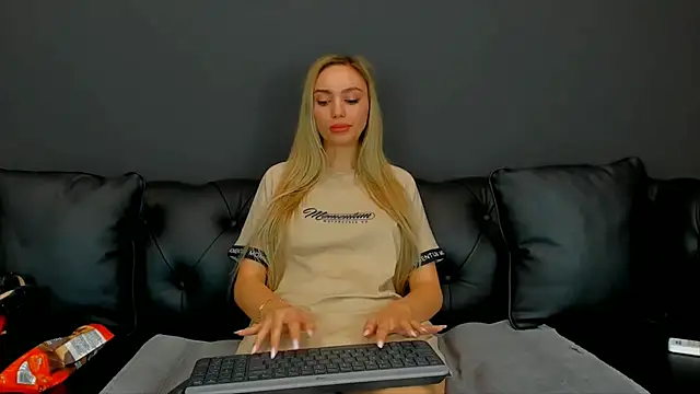 HaleySweet18 live cam on StripChat