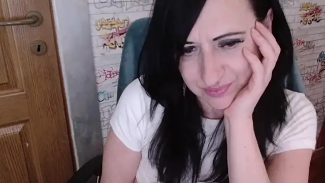 DebraMilf live cam on StripChat