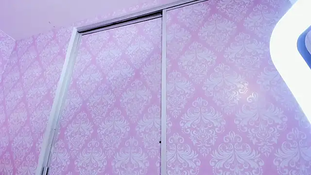 Miabloom19_ webcam