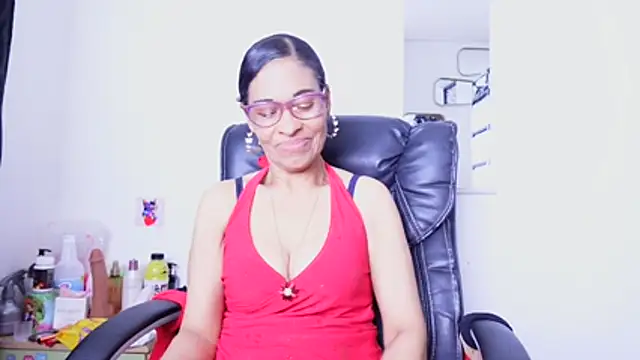 Aries_Mature webcam