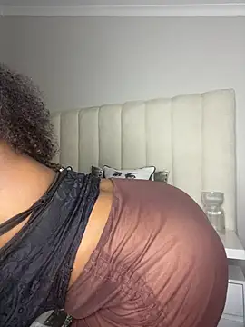Bustygoddess32 live sex cam
