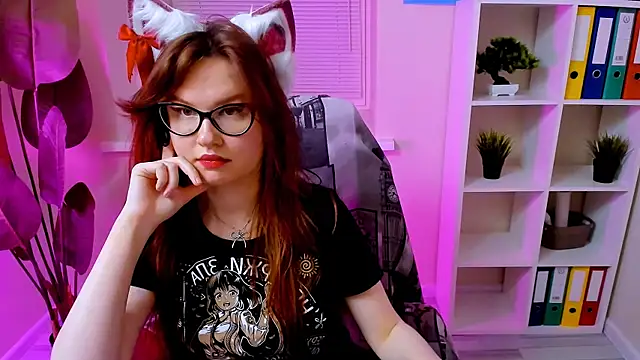 CarolGiggly live cam on StripChat