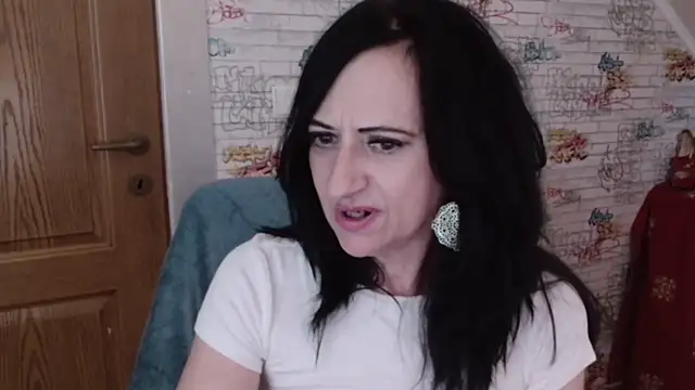 DebraMilf webcam