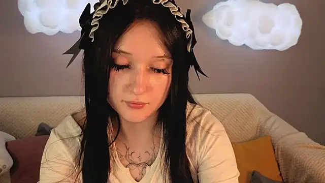 Emma-Blissa live cam on StripChat