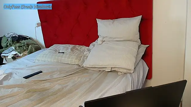 NicoDavisOfficial webcam