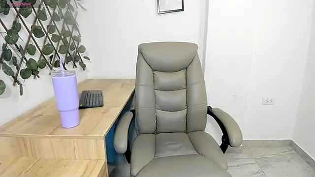 Madeleine__w webcam
