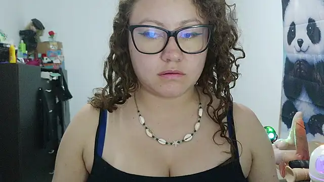 curly_greeneyed webcam