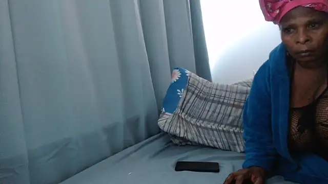 Lucia-boobs webcam