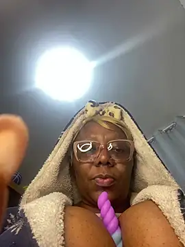 BoobsQueeen webcam