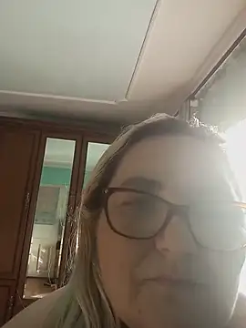 AureliaSky598 webcam