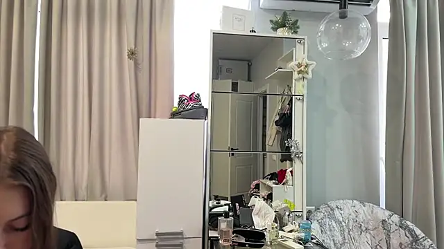 selena_favn webcam