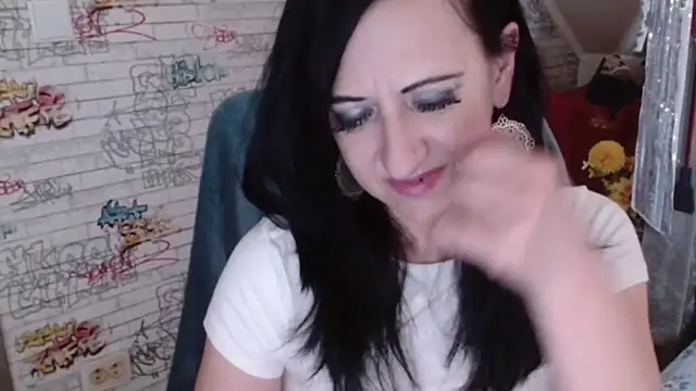 DebraMilf live cam on StripChat