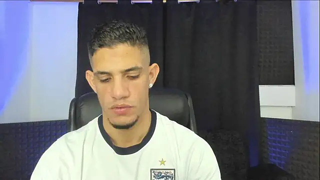 jhonnysnow17 live cam on StripChat