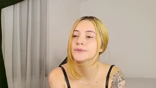 annie_mora