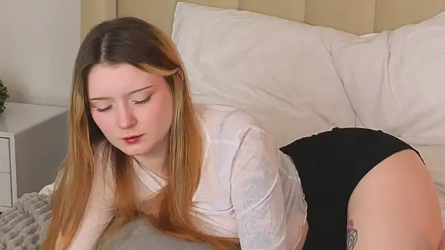 AlyssFrost webcam