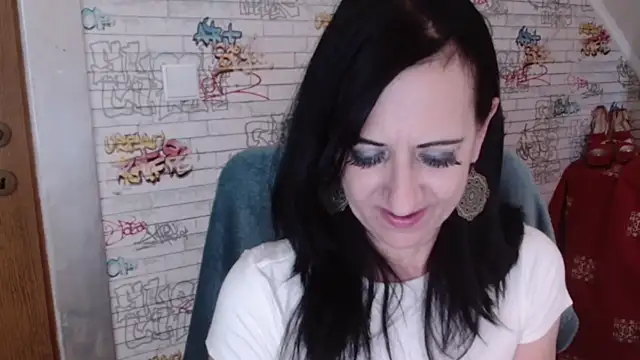 DebraMilf webcam