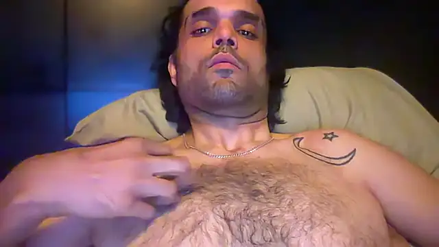 icebergslim281 live cam on StripChat