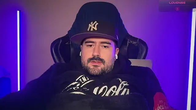 DominantTheo webcam