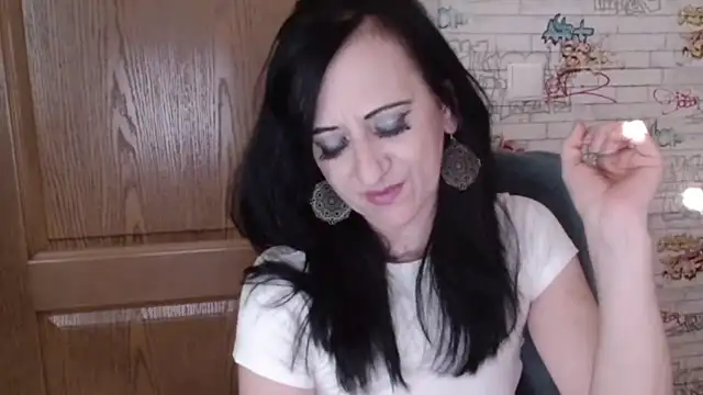 DebraMilf live cam on StripChat