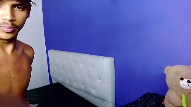 Angel_foxc13 webcam