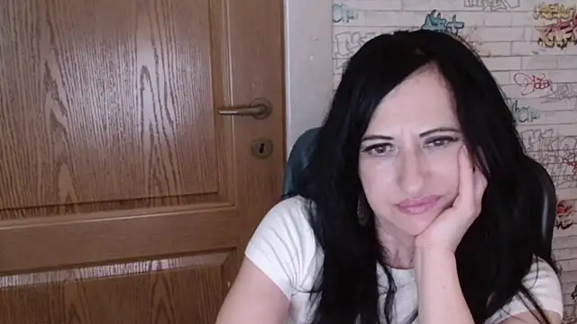 DebraMilf webcam