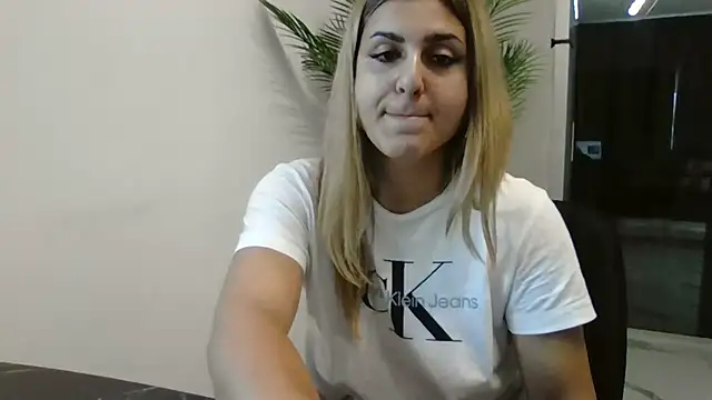 NicolePlay webcam