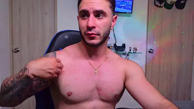 Latino_stud4u webcam