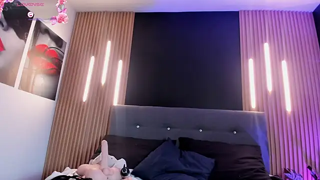 MihaCarther webcam