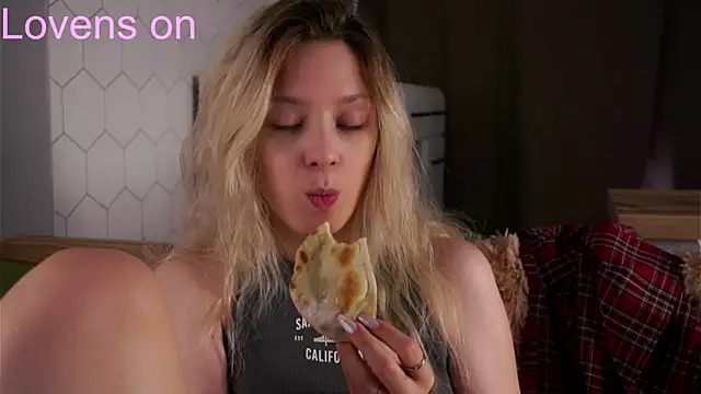 Watch LeeryWonder live on EroticFlix - High definition streams