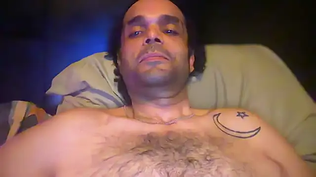 icebergslim281 live cam on StripChat