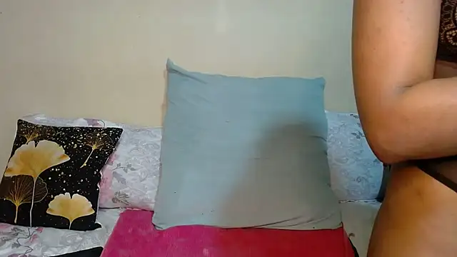 DiamondLuv29 live cam on StripChat