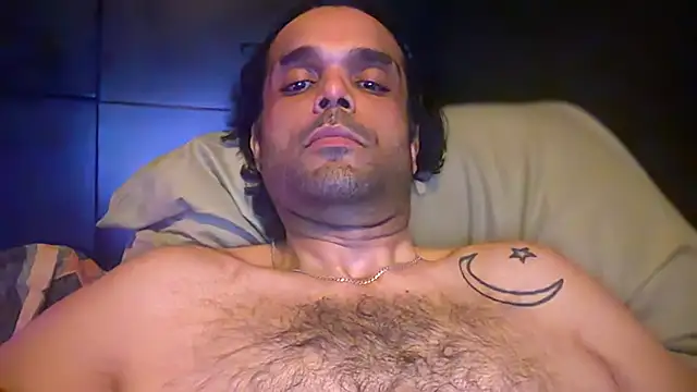 icebergslim281 live cam on StripChat