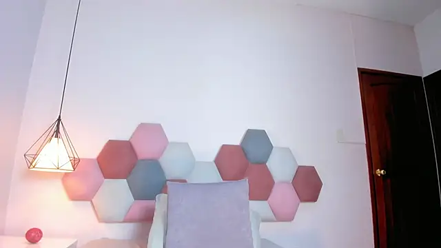 EmmaClarckk live cam on StripChat