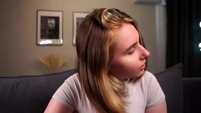 MeghanElson webcam