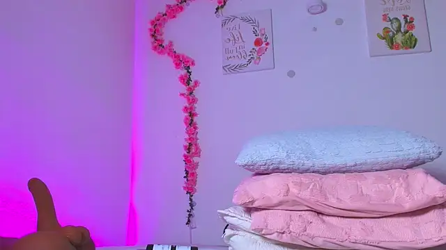 PollyGrey_ webcam