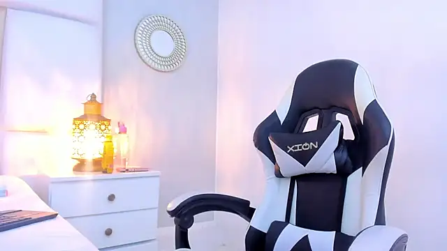 ScarletJons webcam