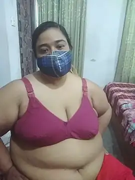 momo_loves webcam