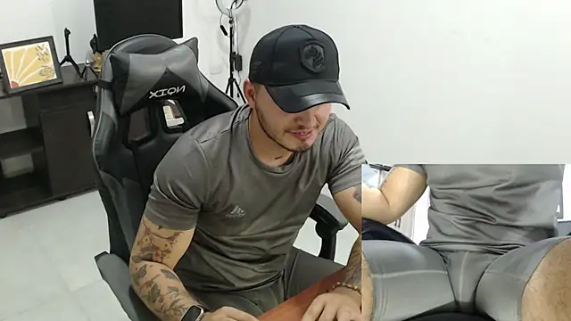 Thiago_420 live cam on StripChat