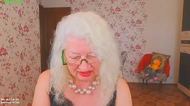 Maya_Mayflower live cam on StripChat