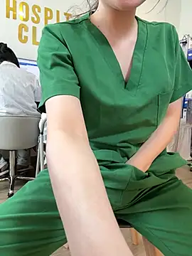 secretly_masturbating live cam on StripChat