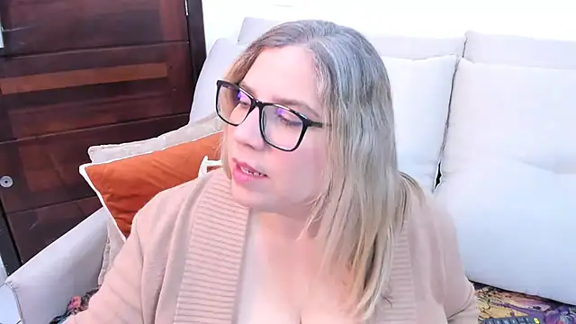 Watch MissMaria live on EroticFlix - High definition streams