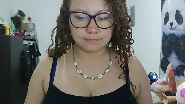 curly_greeneyed webcam