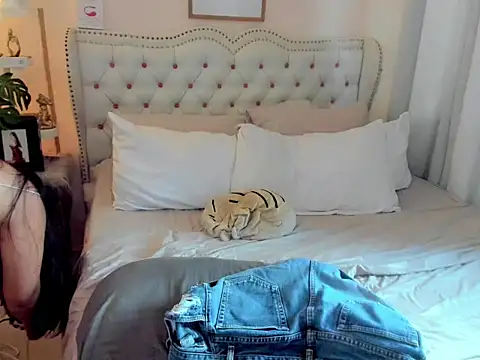SweetHoney369 webcam