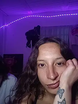 AlexxaAndRileyy webcam