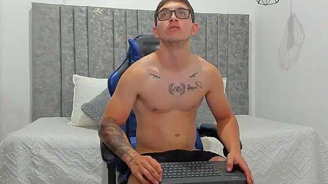 Calvin_Hunter webcam