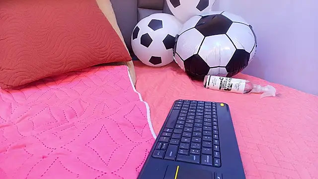 Watch melany_roberts_ live on EroticFlix - High definition streams
