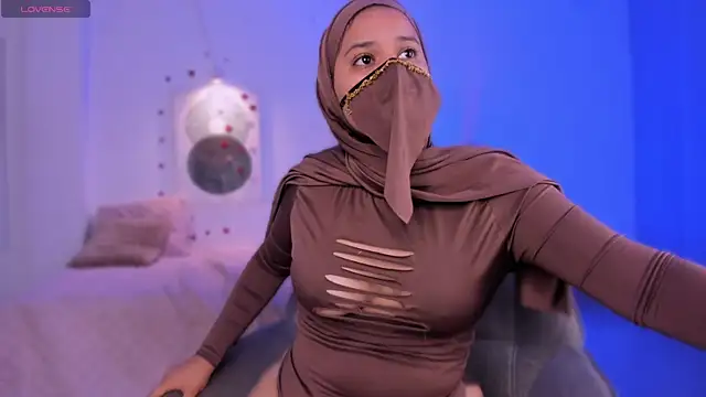 Aminaa_Kaarim webcam