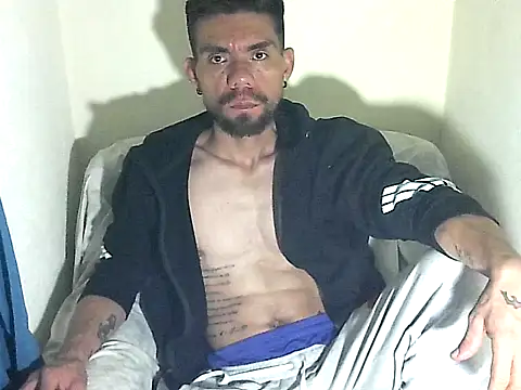 thomas2wood live cam on StripChat