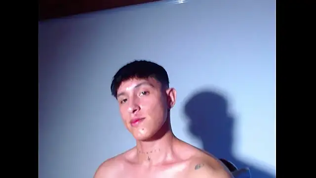 rowanbig live cam on StripChat