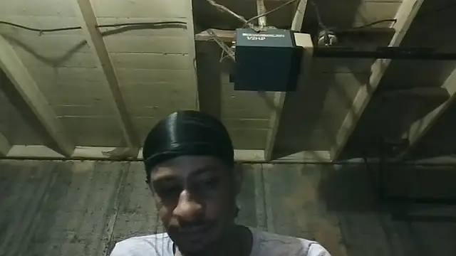 Leo99842 webcam